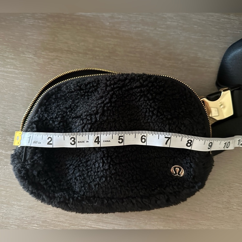 Lululemon belt bag fleece